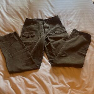 Stylish Women's Cargo Jeans in Olive